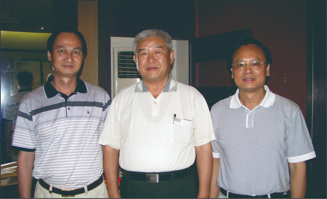 廣西區(qū)發(fā)改委領(lǐng)導(dǎo)陪同中國(guó)人民解放軍總參謀部政治部主任賈雪陽軍（照片中）到公司實(shí)地考察，并給予“好安節(jié)電器”高度評(píng)價(jià)